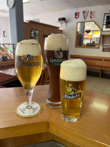 Kulmbacher Pils, Kapuziner Weizen im Bild als Cola Weizen & Mönchhof Helles.
alle drei Bier vom Fass. 