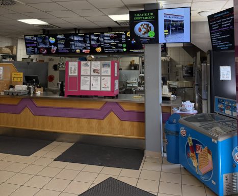 Grillstation Bereich Kasse und Speisekarte