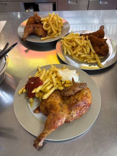 Hähnchen mit Pommes 