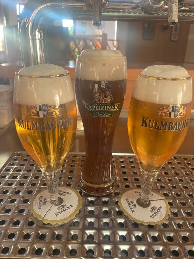 Kulmbacher Pils, Kapuziner Weizen im Bild als Cola Weizen, alle Bier vom Fass. 