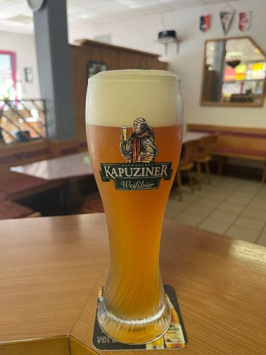 Kapuziner Weizenbier vom Fass. 